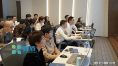 型微调取行业适配